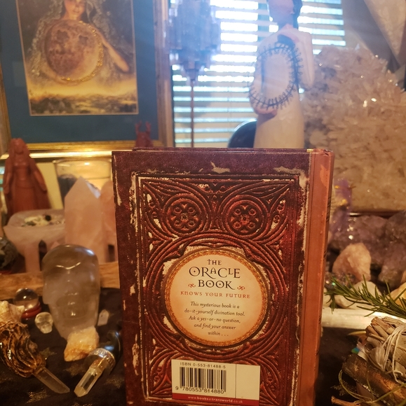 Sold!! The Oracle Book - Picture 2 of 3